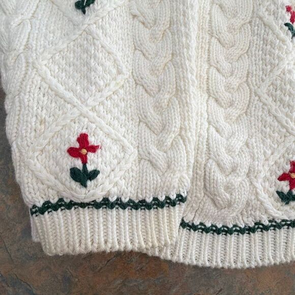 Northern Reflections Vintage Cardigan Cable Knit White Sweater Red Flowers Mediu - Picture 4 of 8